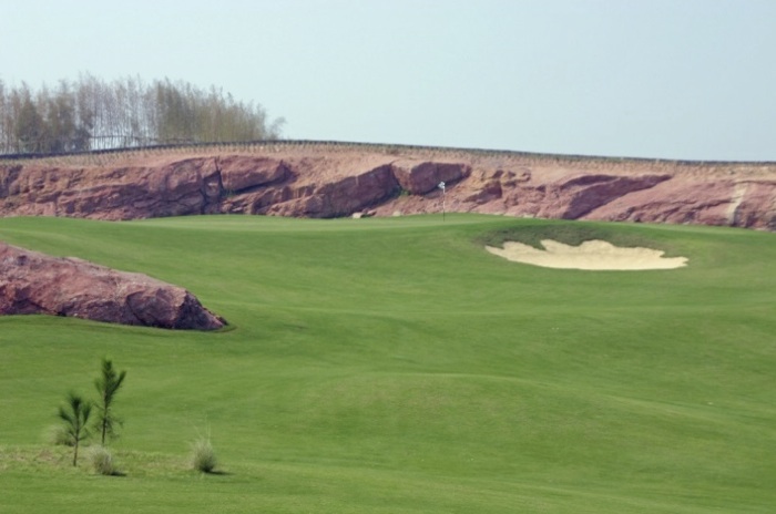 Lion Lake Guangzhou used Sustane on greens